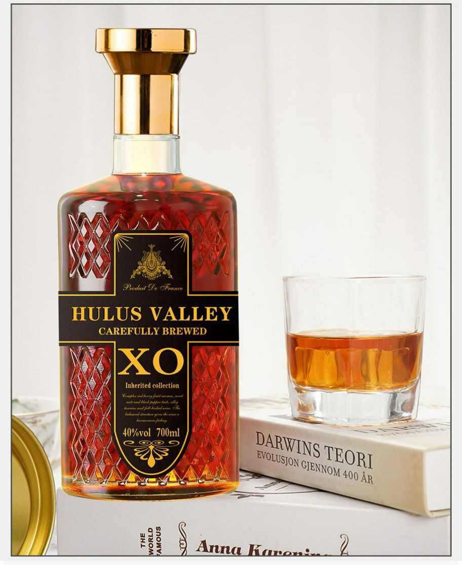 Bouteilles de cognac XO Hulusi Valley, une boisson alcoolisée.